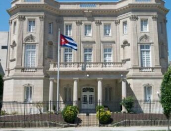 Molotovcocktails mot Kubas ambassad i Washington